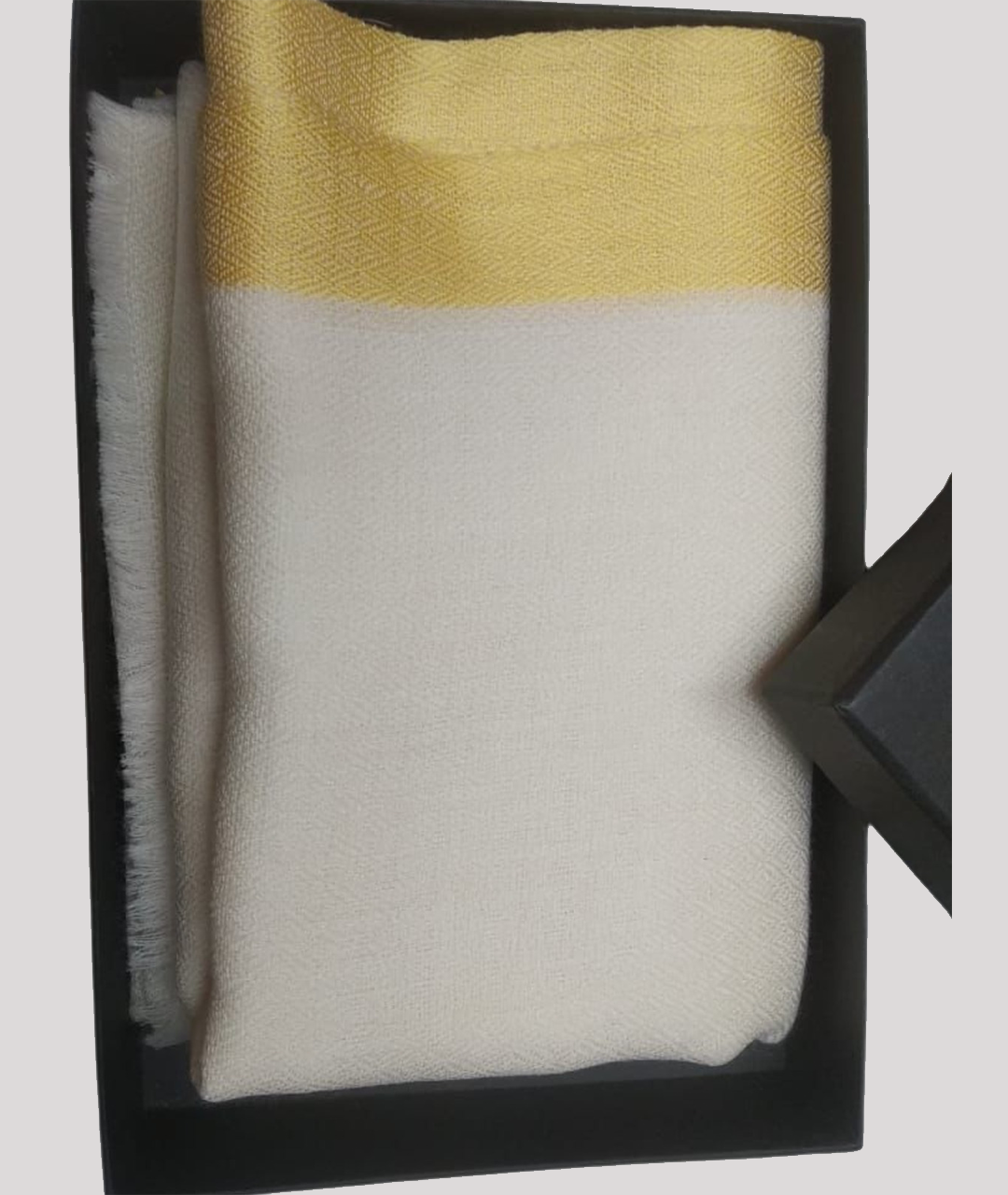 Fine Wool Border Stoles Manufacturer in UAE